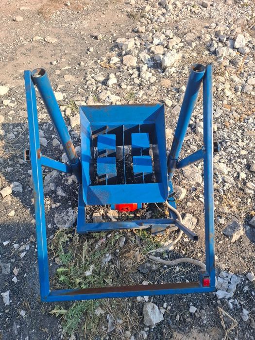 Шлакоблочный станок 2-камерный с мотором — новый, не работал!