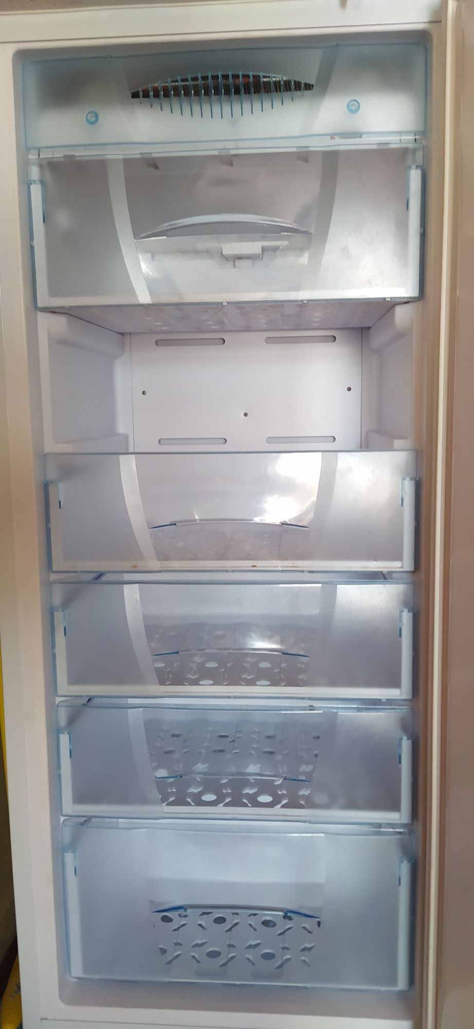 Морозильник(холодильник)