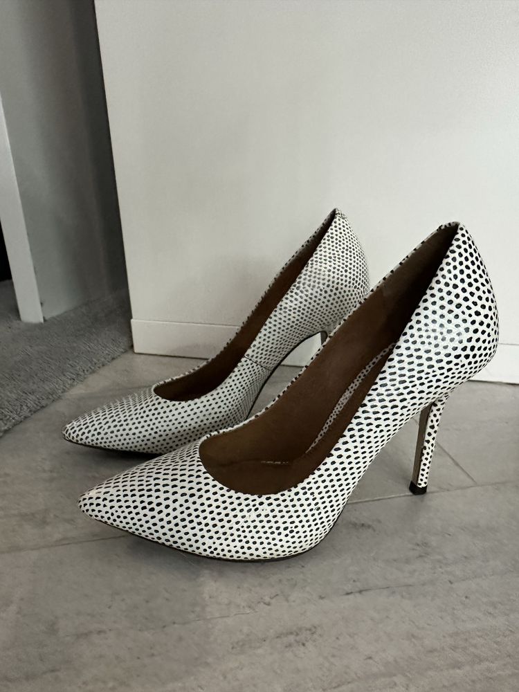 Токчета 37 от Kurt Geiger