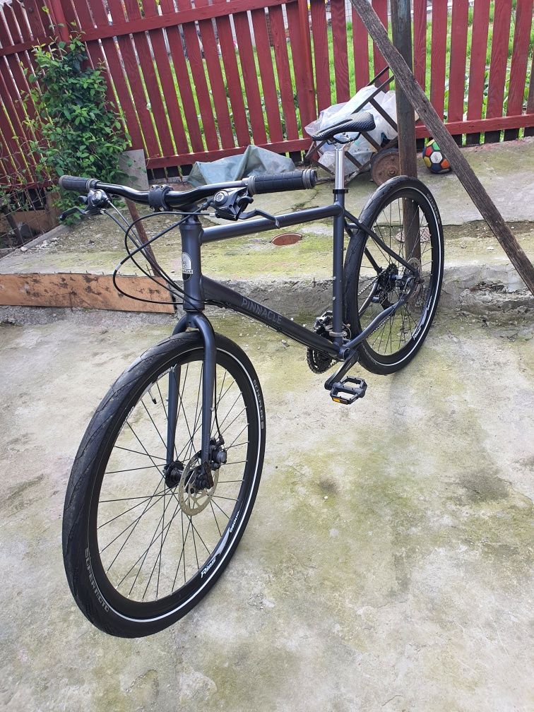Vând bicicletă pinnacle