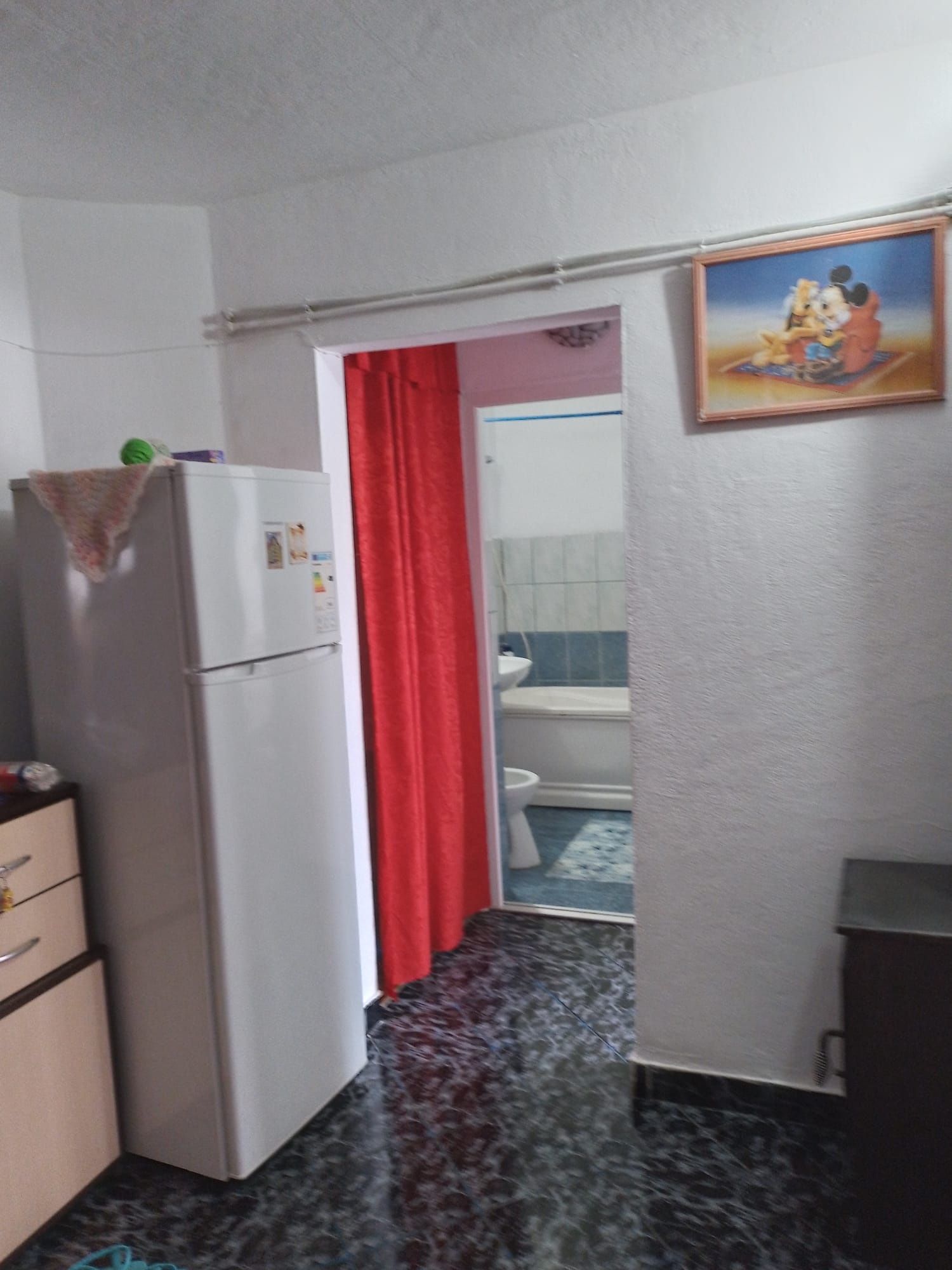 Vând apartament cu 2 camere,și este complet mobilat