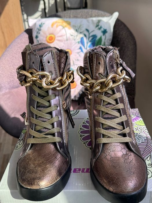 Нови Обувки различни модели и размери