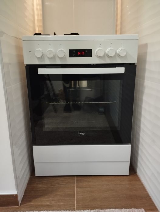 Печка, BEKO комбинирана в перфектно състояние.