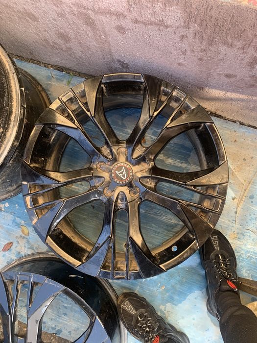 Vând jante BMW de f10 R18