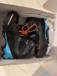 Дамски обувки La Sportiva Aequilibrium LT GTX - black/hibiscus