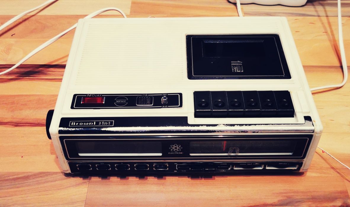 Radio casetofon cu ceas Browni 3in 1 Electronic  retro vintage anii 70