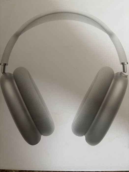 Air pods max.