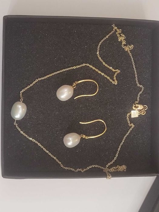 Set cercei si lantisor din aur galben 14k cu perle de apa dulce
