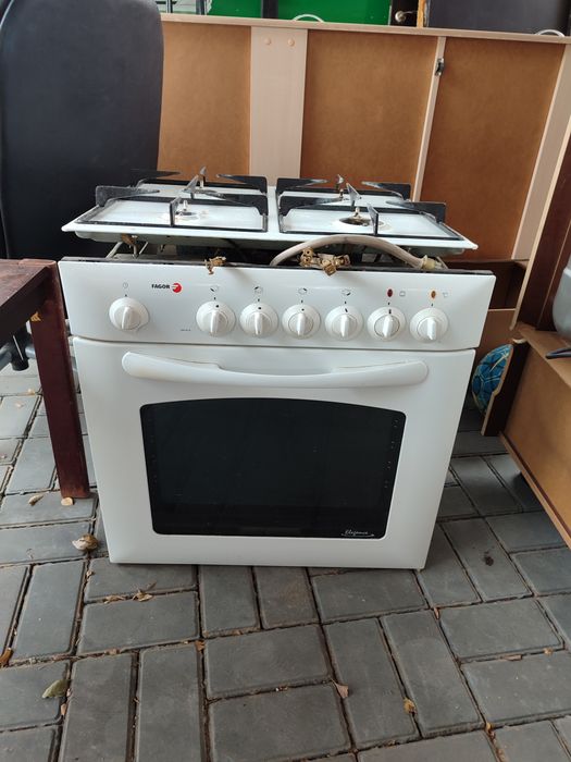 Продам духовку с газовой плитой