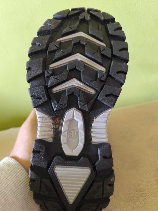 Нови Детски обувки с дълбок грайфер