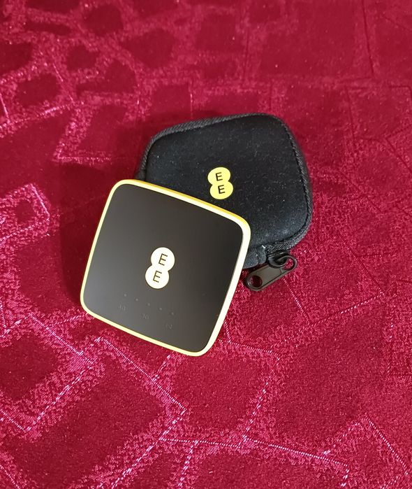 Router 4G Alcatel EE40VB Modem cu SIM Hotspot portabil decodat