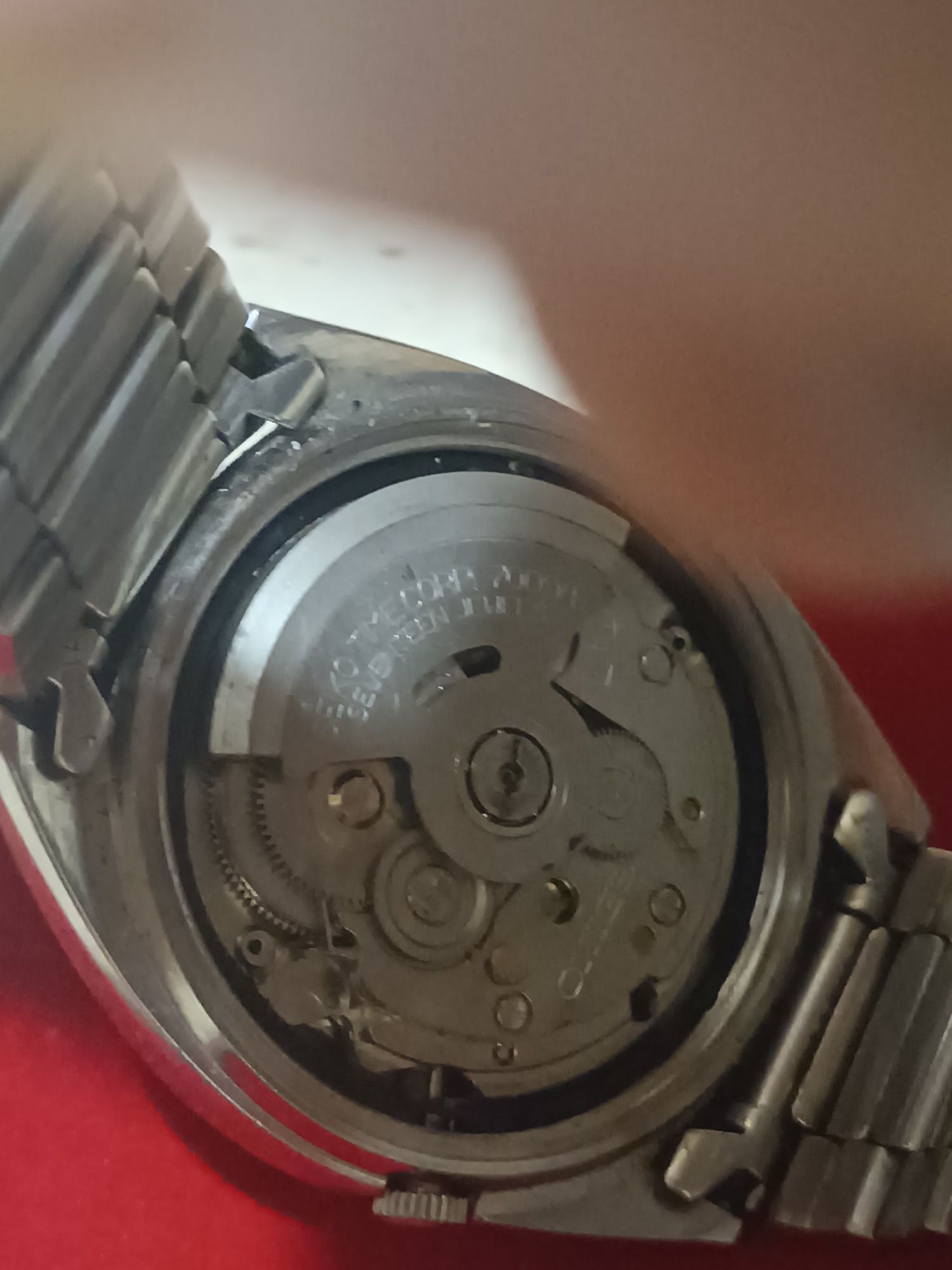 Предлагам мъжки часовник seiko 5 avtomatik рядък много запазен работи