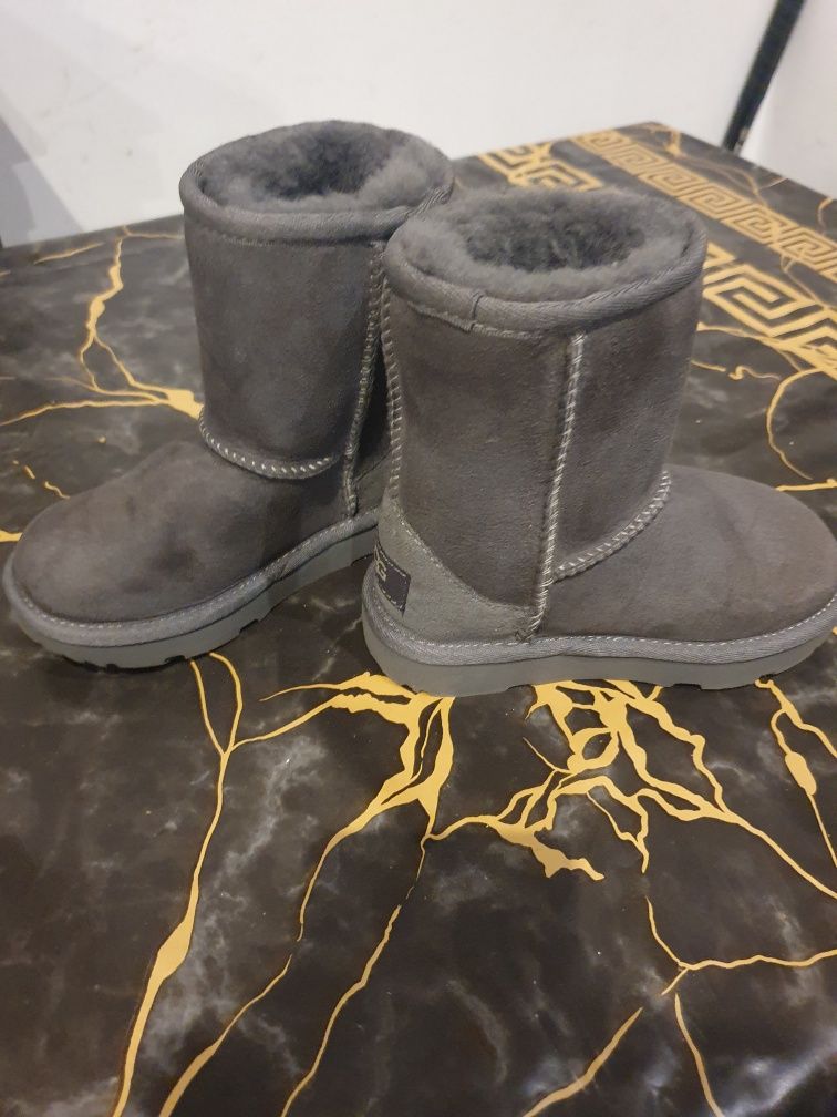 UGG Cizme Clasic II