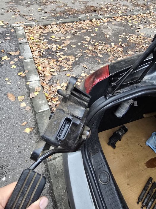 Pedala accelerație megane 2