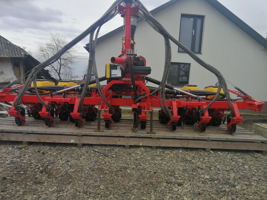 Semănătoare prășitoare VADERSTAD TEMPO V8