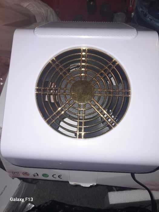 Вытяжка для ногтей мини новая покупала для себя