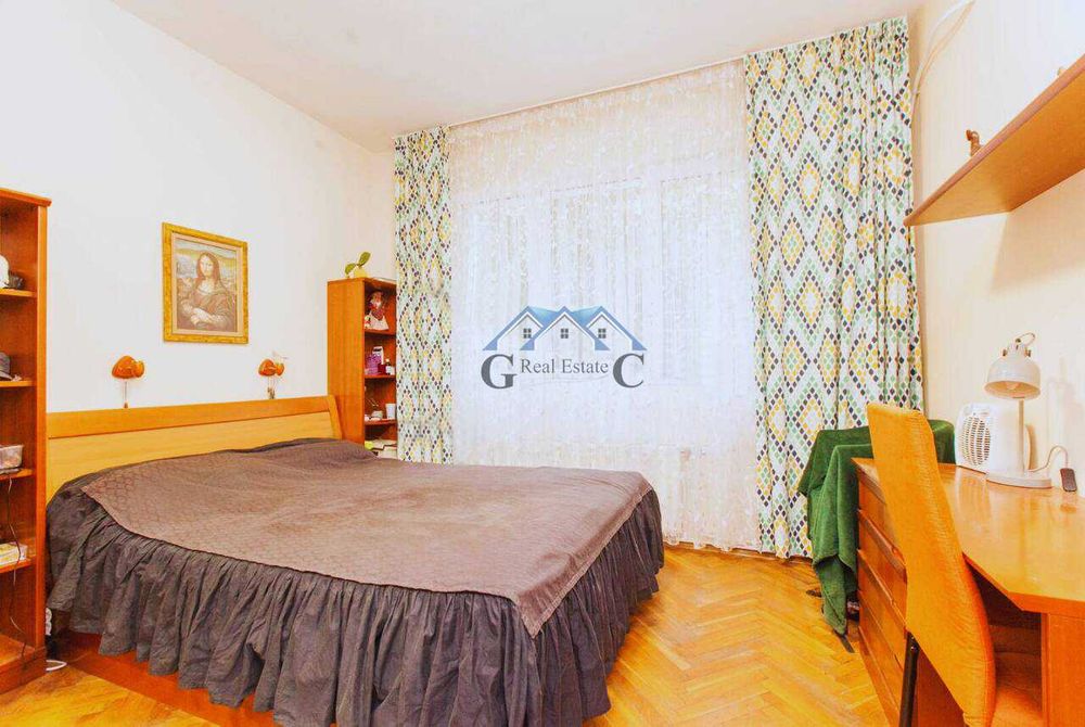 Продава се Многостаен апартамент в Варна, Център - 140 кв.м за 1779 €/кв.м - Снимка #1