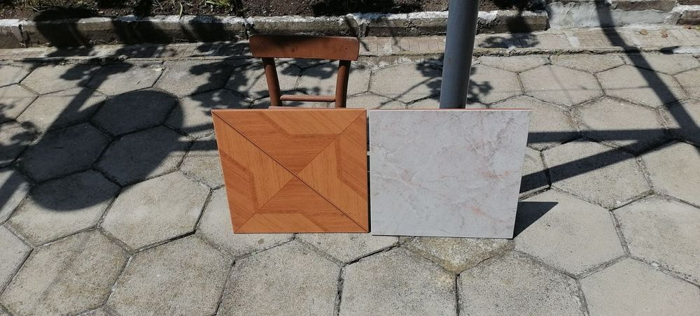 Фаянсови плочки.