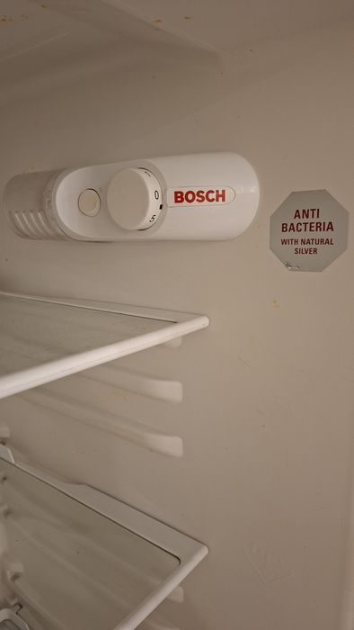 Vand combina frigorifica Bosch in stare buna, perfect functionala