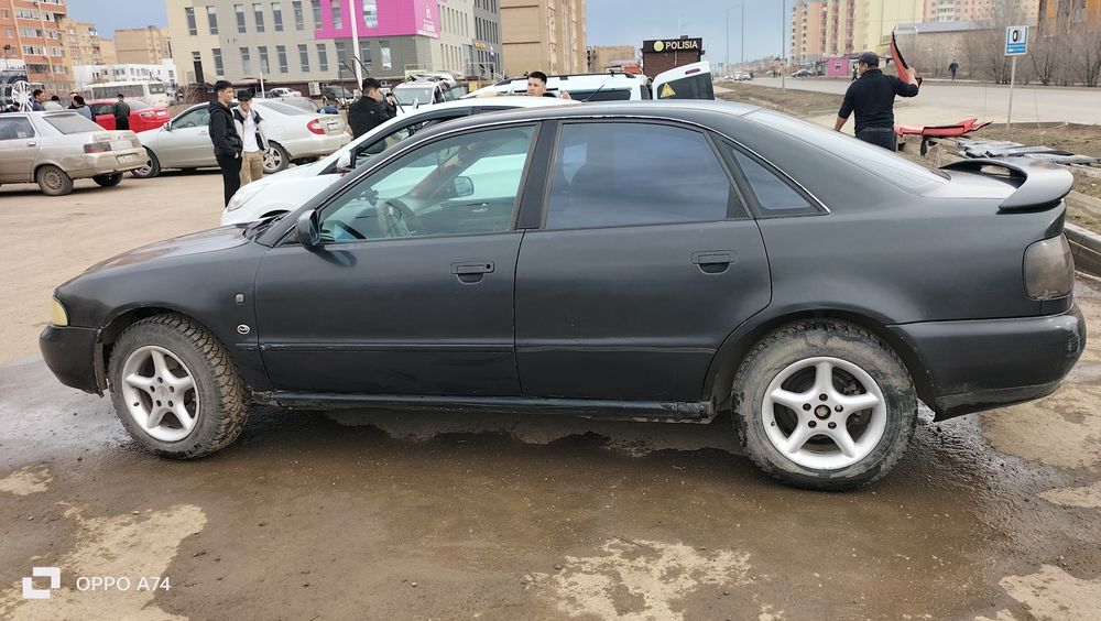 Продам авто машину ауди а4 1995 1,8 состояне  сред 3 хозяин Ростоможен