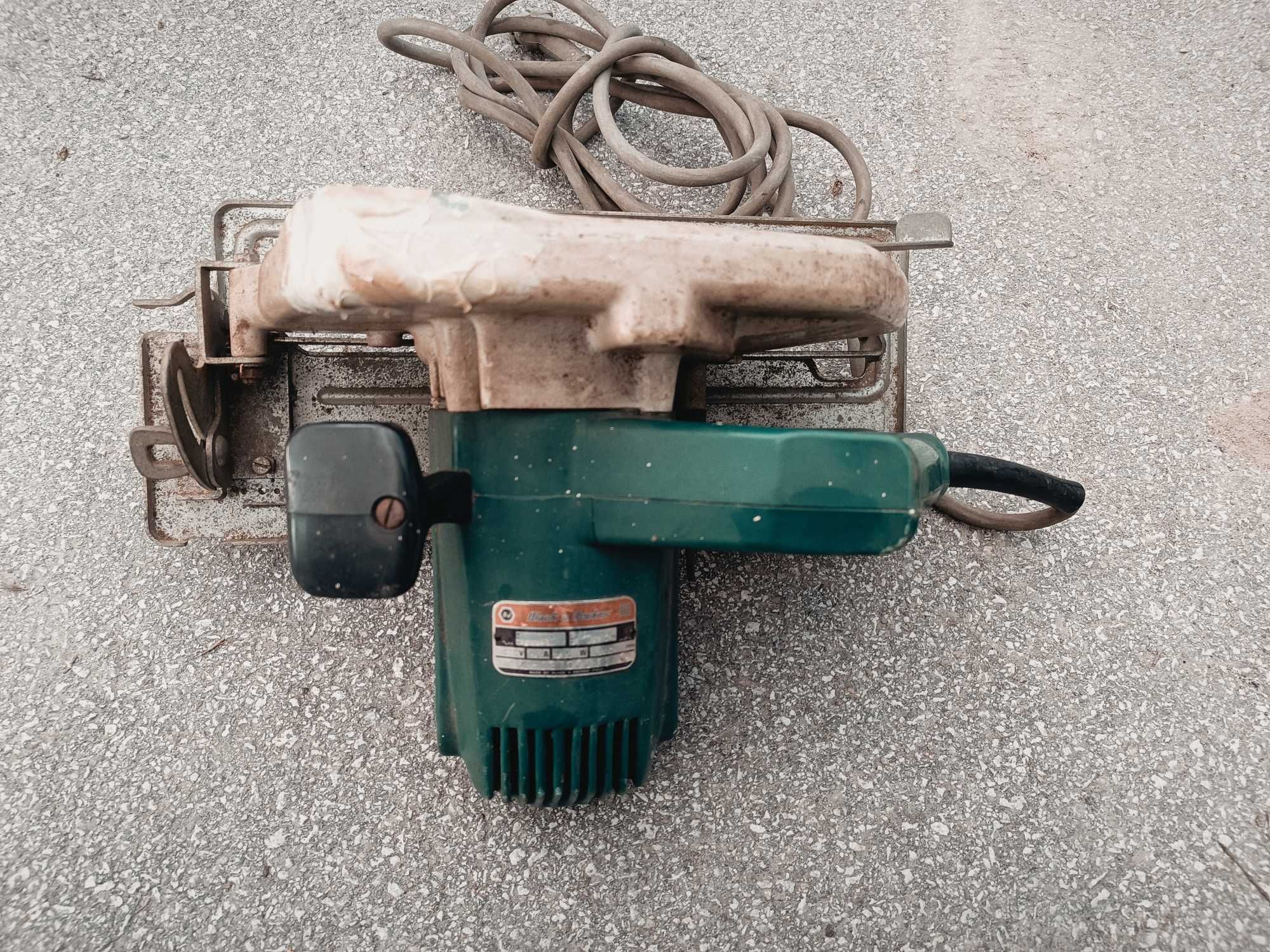 Голям ръчен циркуляр Black & Decker