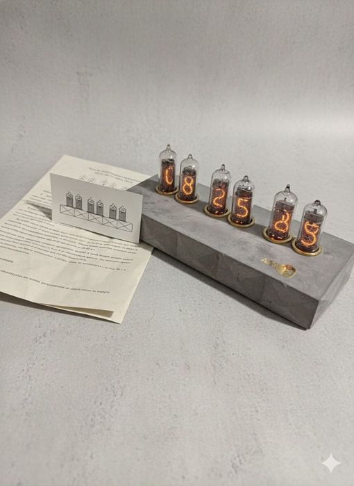 Сатурн Б - Серый от Past Indicator