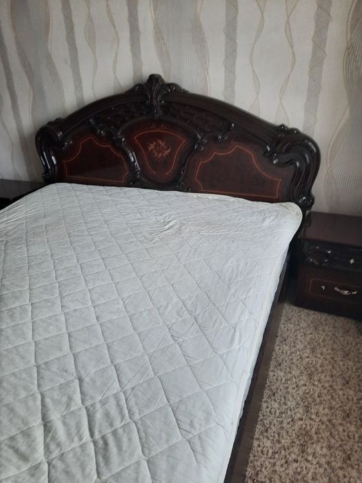 Продам спальный гарнитур отличного качества.  Недорого.