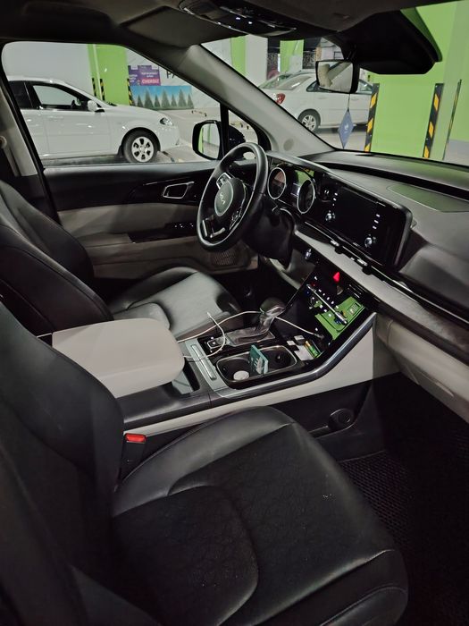 KIA Carnival 2023 y