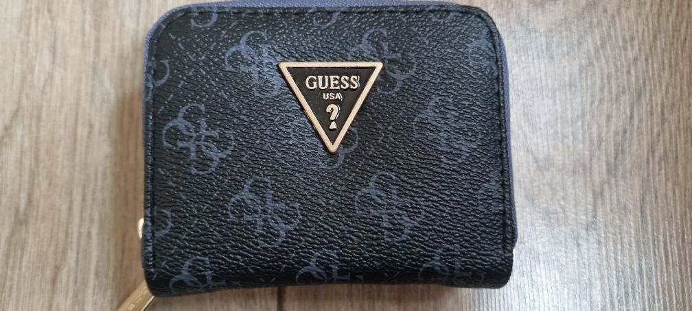 Чанта и портмоне Guess