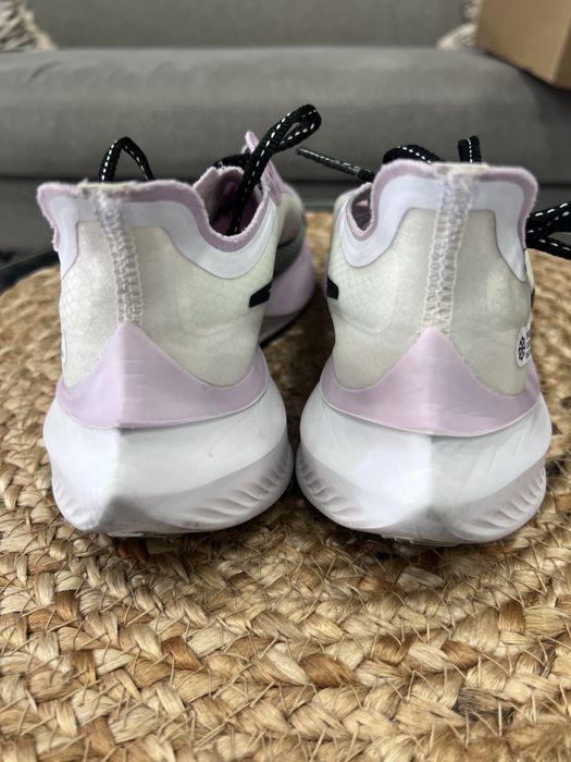 Маратонки NIKE zoom gravity, ном.38,НО отговарят на 37.