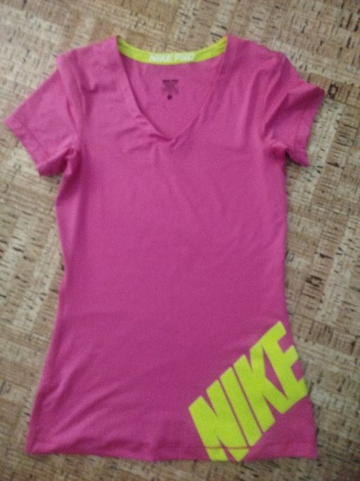 Спортна блуза NIKE.