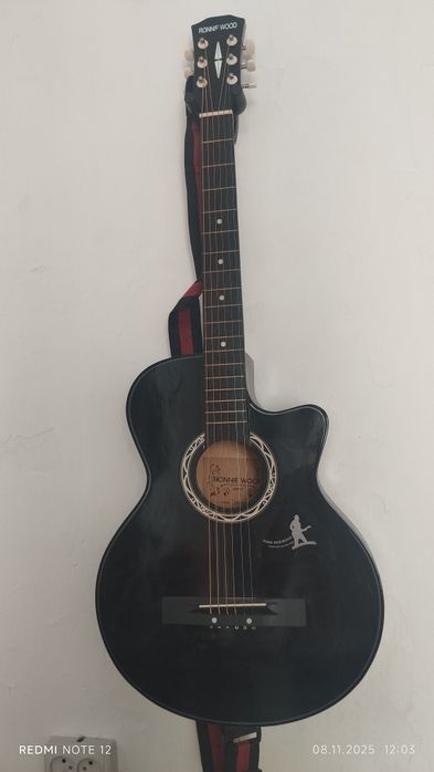 Продам гитару новая