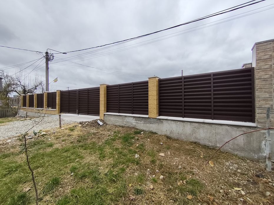 Panouri tip jaluzea metalic – modern, elegant, maro închis și alte