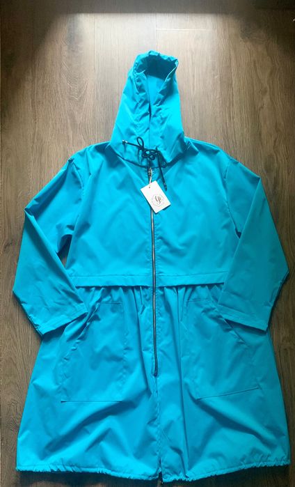 Нова дамска ветровка