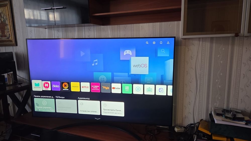 Телевизор LG 82UP8100