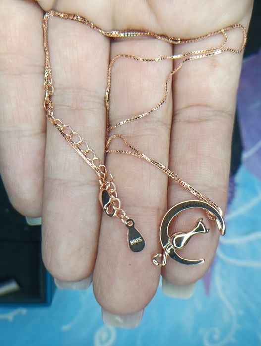 Colier din Argint 925 Placat cu Aur Roz – Pisică pe Semilună, Elegant