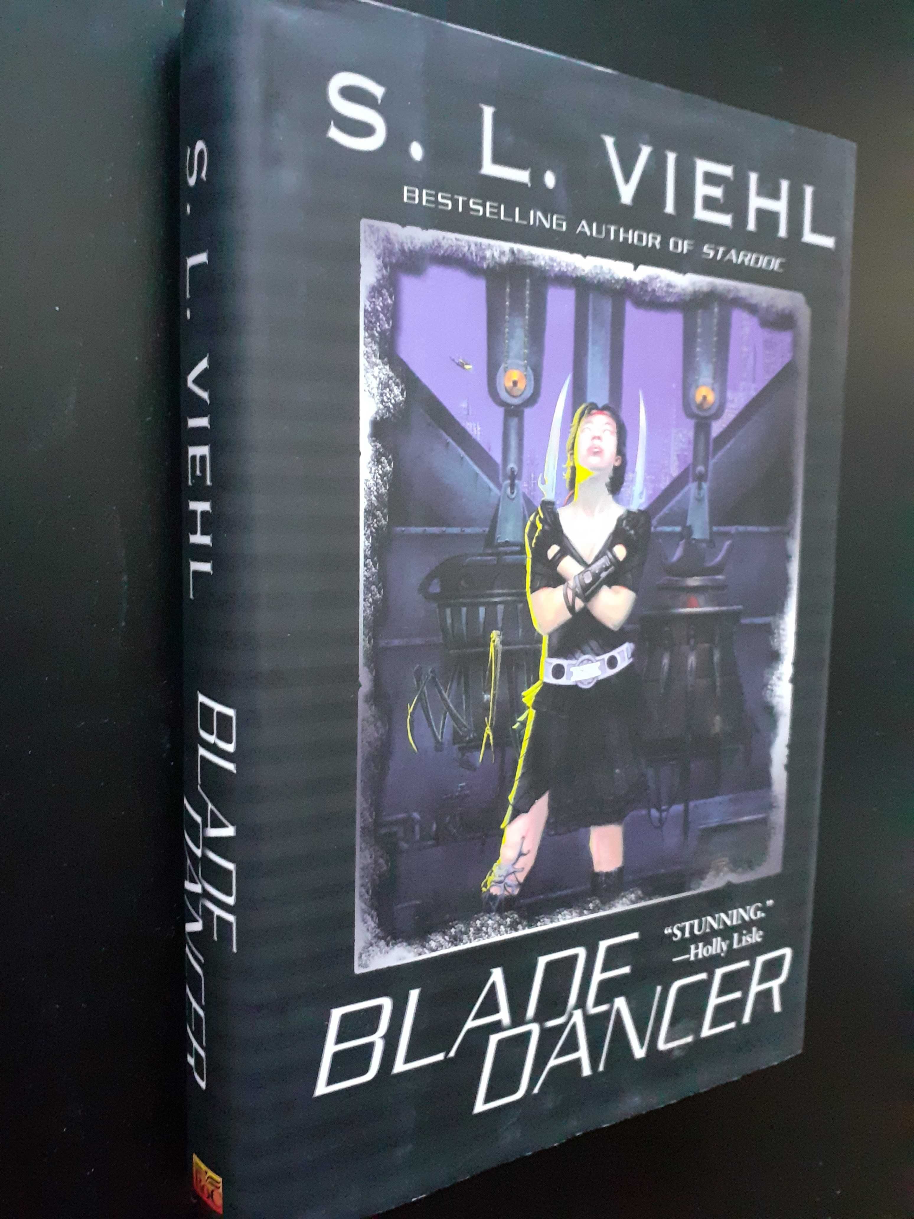 S.L. Viehl, Blade Dancer  (roman science fiction)