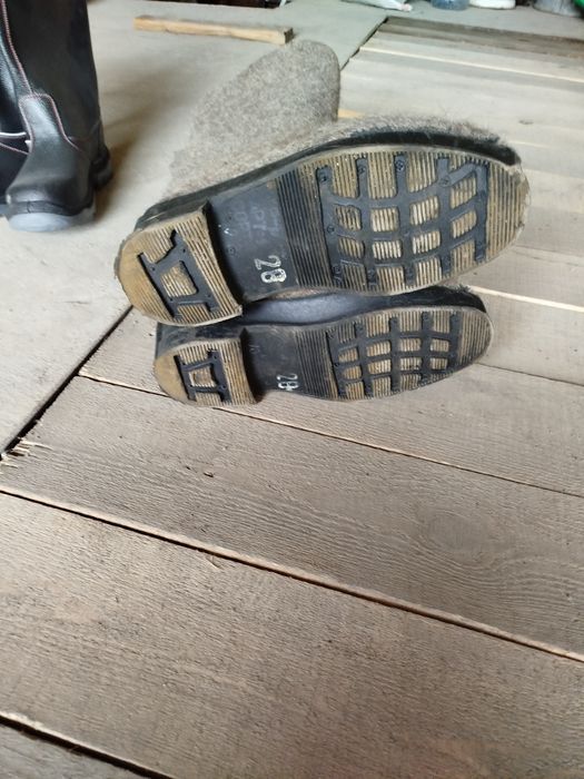 Продам новые валенки на резиновом подошве размер 28 и 30