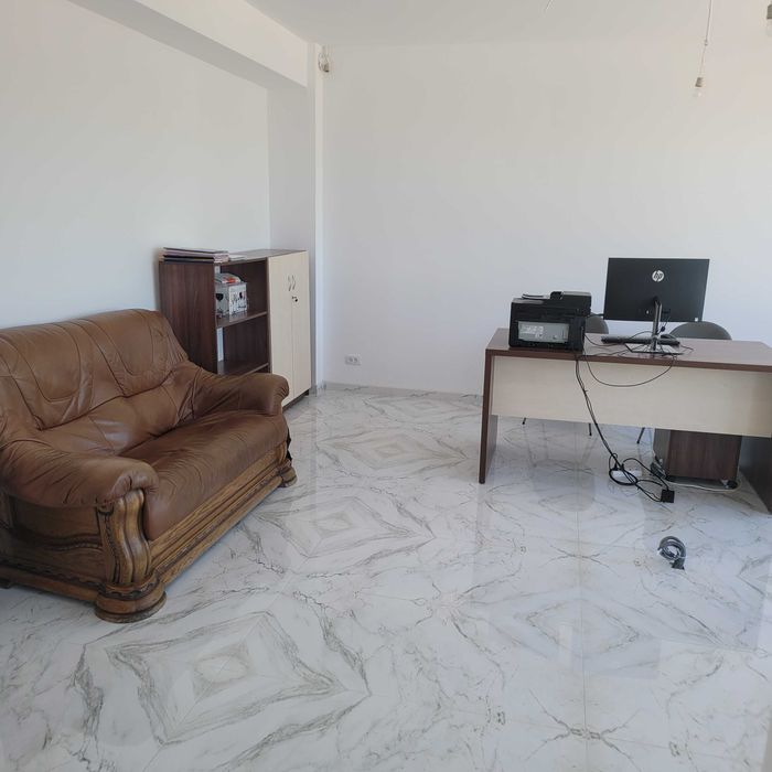 Inchiriez birou in suprafata de 30mp. in spate FAN COURIER