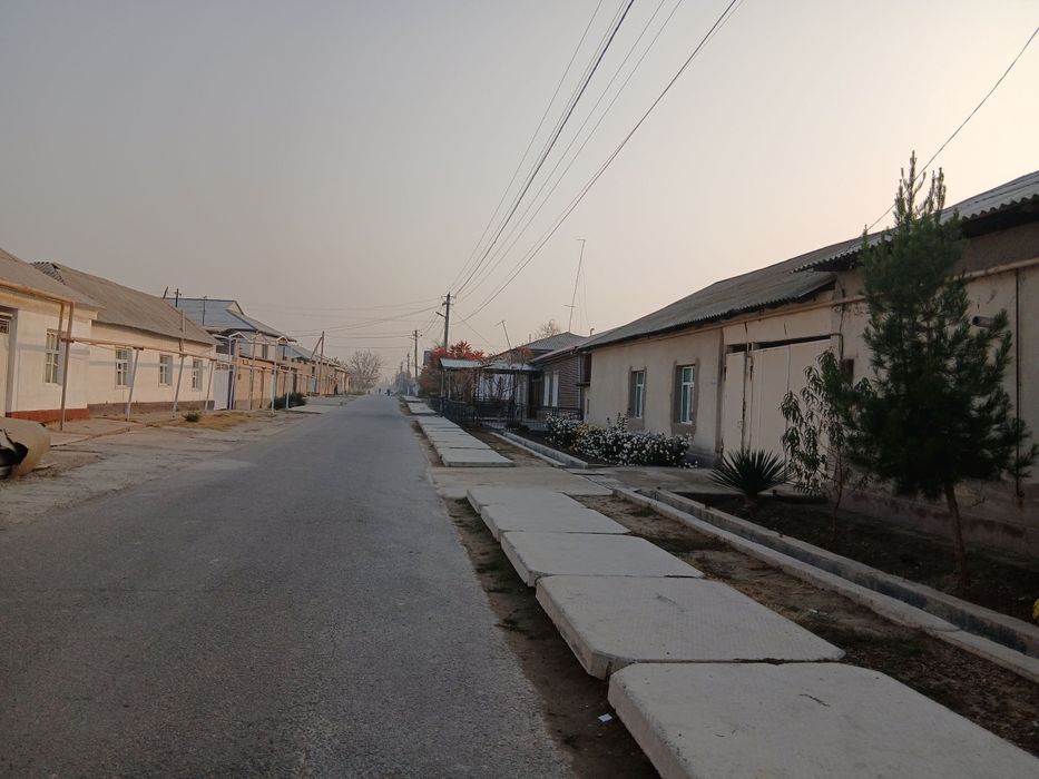 Arzon Uy sotiladi 3 sotix 3 xona Nurafshon sh.