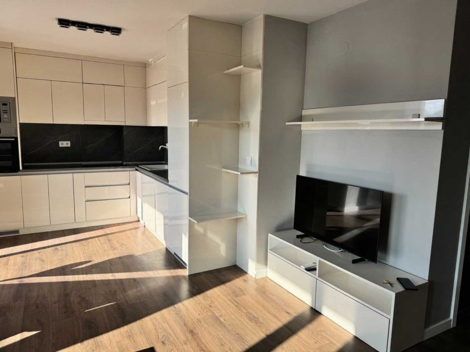 Дава се под наем Тристаен апартамент в Пловдив, Кючук Париж - 100 кв.м за 510 € - Снимка #1