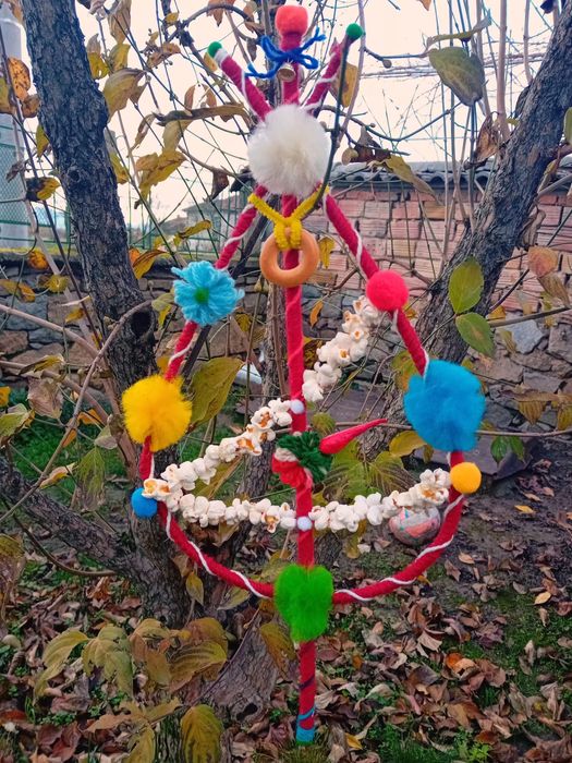 Традиционни сурвачки от дрян.