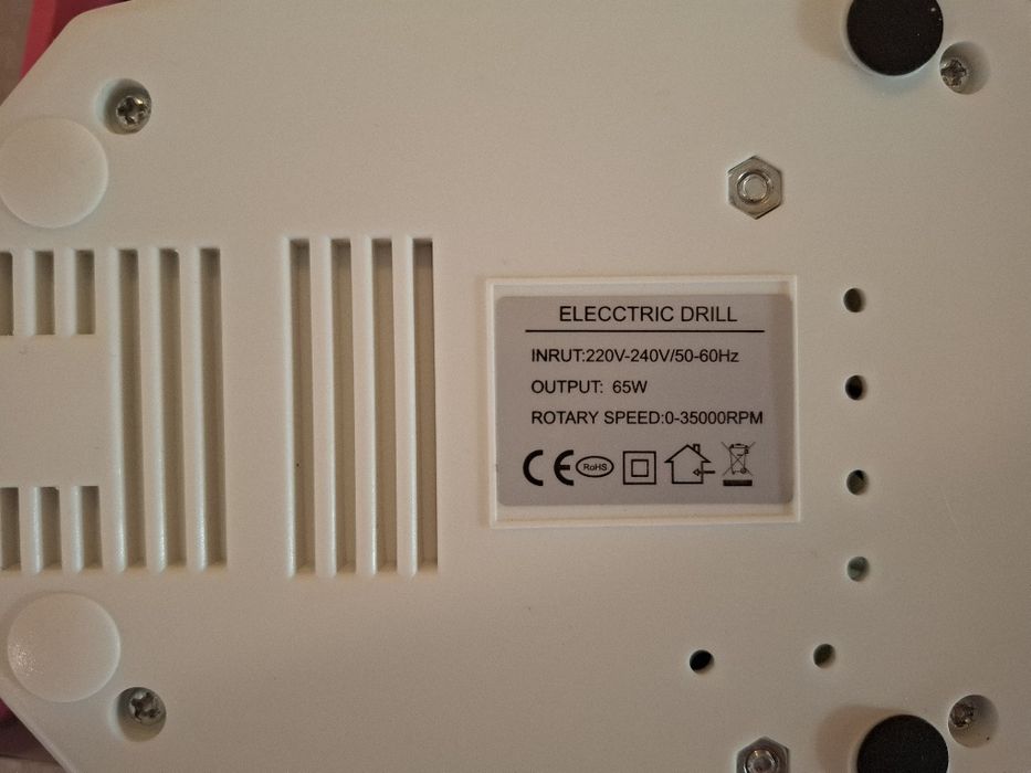 Професионален сет за маникюр-електрическа пила,лампа,прахоуловител