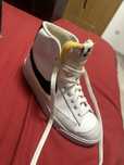 vand adidasi nike