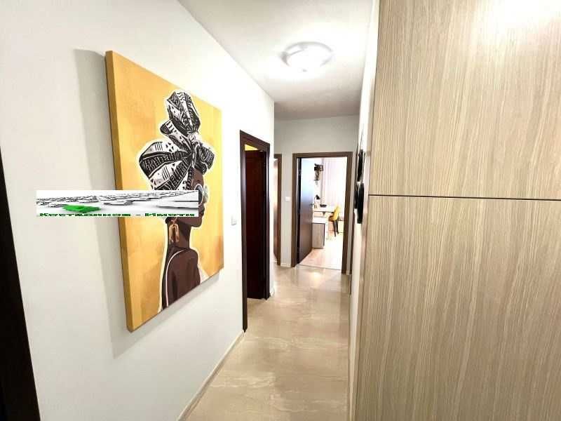 Продава се Тристаен апартамент в Пловдив, Кючук Париж - 95 кв.м за 2053 €/кв.м - Снимка #2