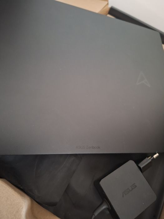 Asus Zenbook 14"  OLed 2.8K, Ryzen 7, 16Gb, 512Ssd, Iluminata