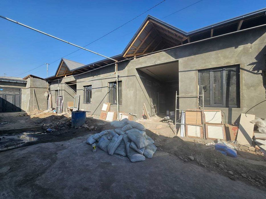 Сергели ,Хонобод . 1  sotihda 4 xonali uy sotaman .