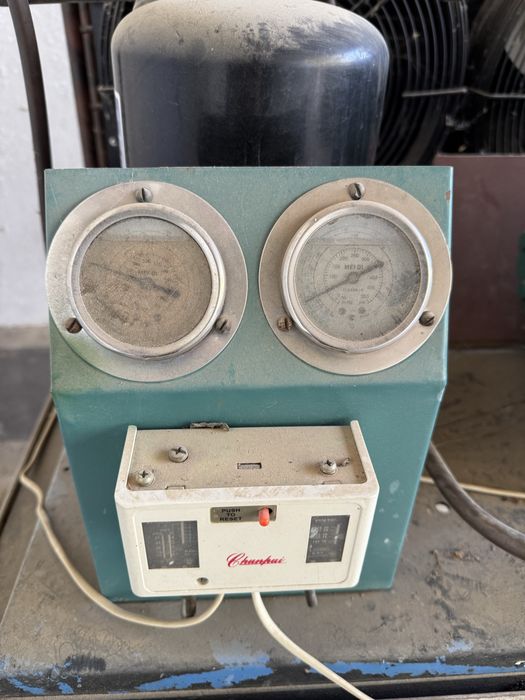 Холодильник продаётся для больших складов.