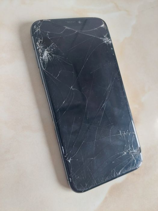 Vând Apple iPhone X spart, pentru piese (spate) //poze reale