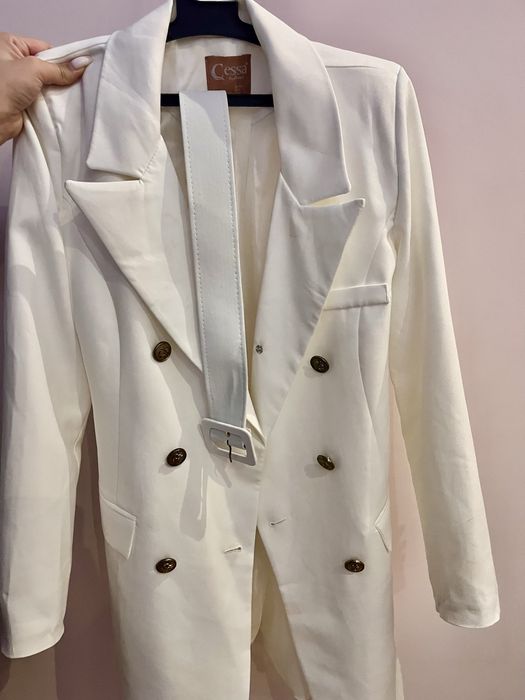 Елегантно дамско сако с колан